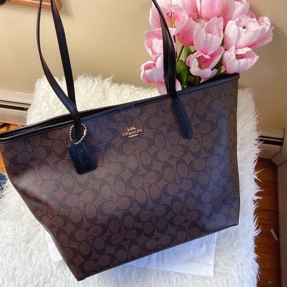 Coach City tote in signature - Picture 4 of 9
